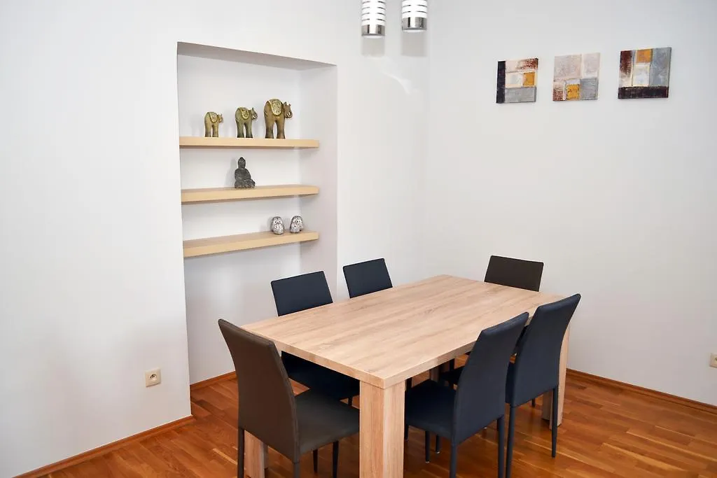 Riverside Ruterra Apartment Прага