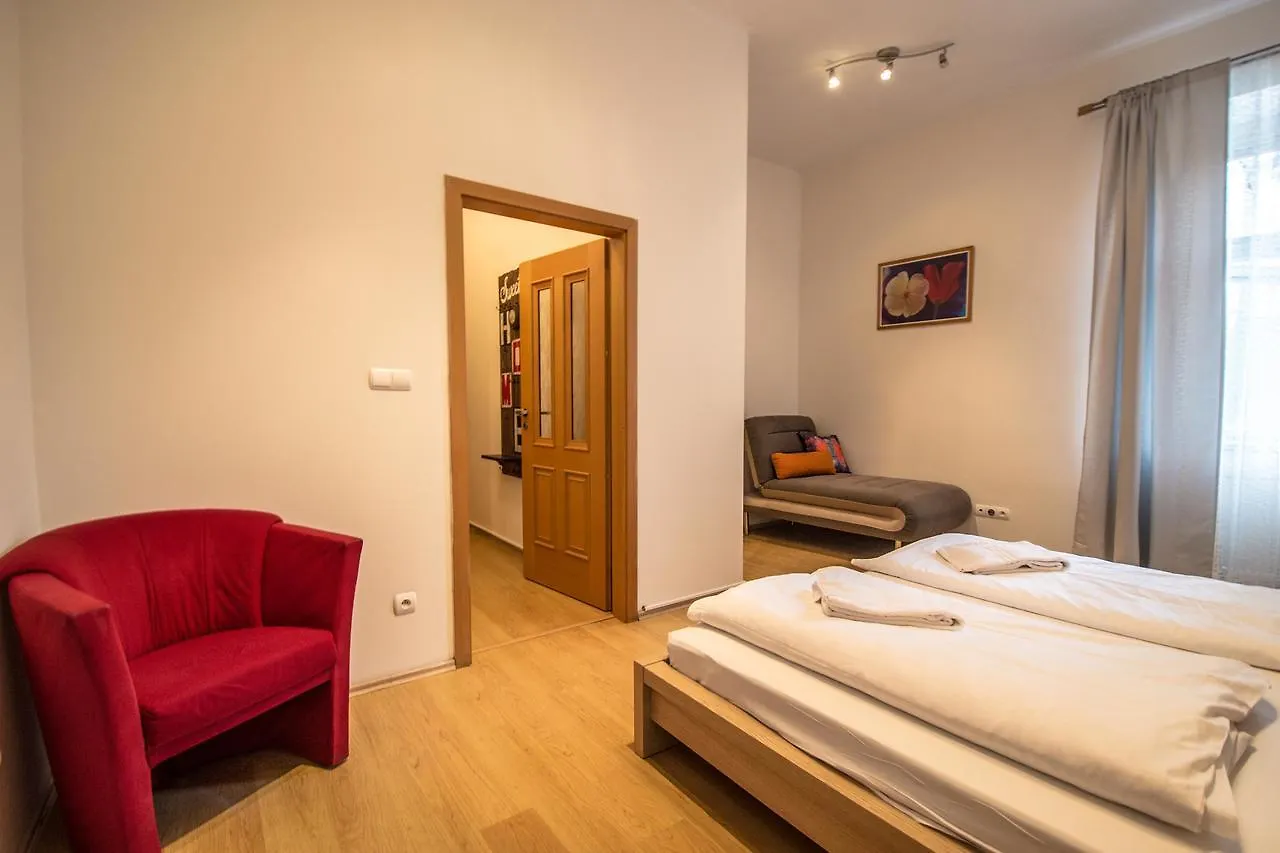 Riverside Ruterra Apartment Прага