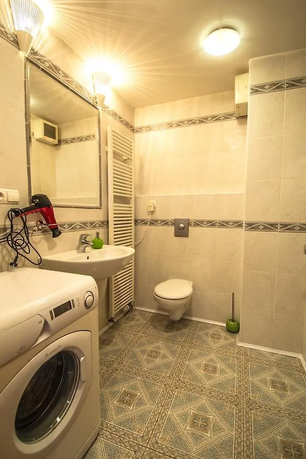 Riverside Ruterra Apartment 0*, Πράγα